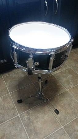 LUDWIG JUNIOR  POPCORN 12 SNARE DRUM WITH STAND