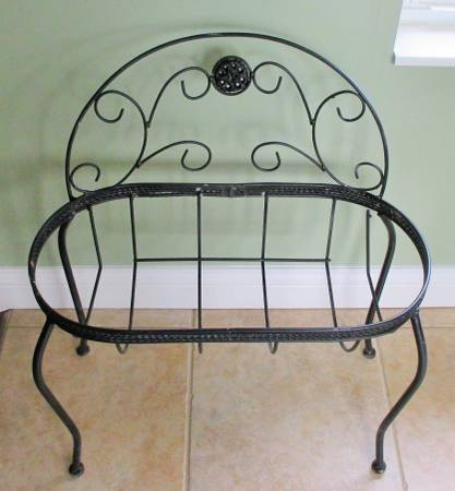 METAL PLANT STAND 21X11X24TALL