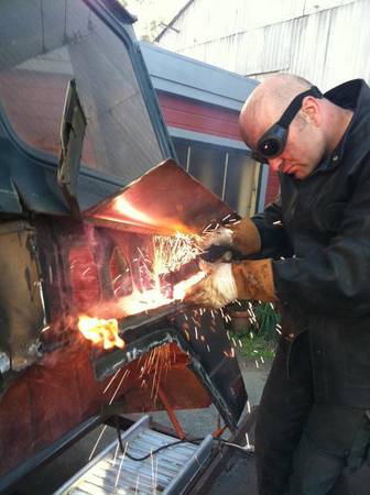 Metal Sculpture Studio Assistant  Studio Manager Opportunity (alameda)