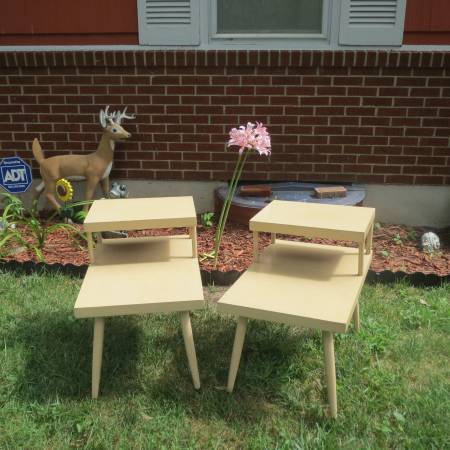 MID CENTURY MODERN 1950S END TABLES