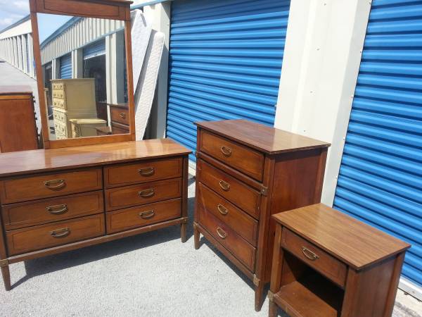 mid century modern dresser chest and nightstand bedroom set 385.00