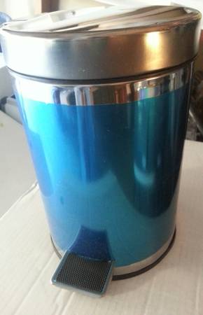 Mini Step Garbage Can blue and new