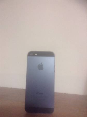 Mint iphone 5 32g for sale
