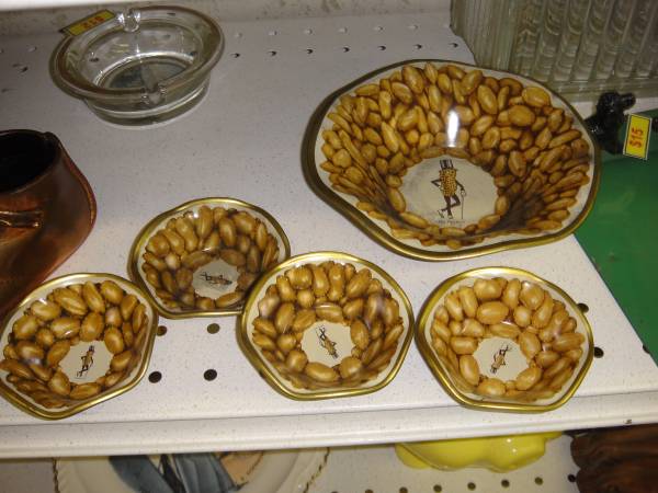 Mr Peanut tin dish set