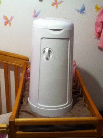 Munchkin ArmHammer Diaper Pail and other baby items Price Reduced