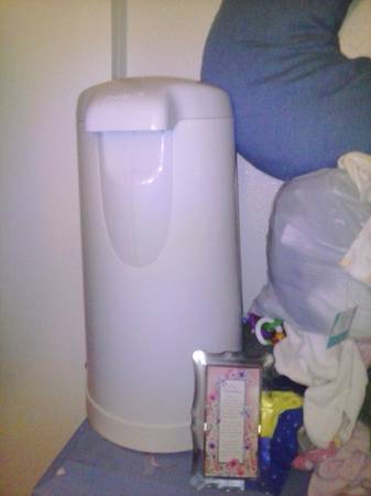 munchkin diaper pail