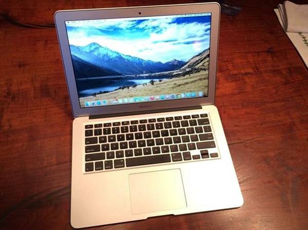 Must Sell Macbook Air 13 Laptop 8GB RAMWi