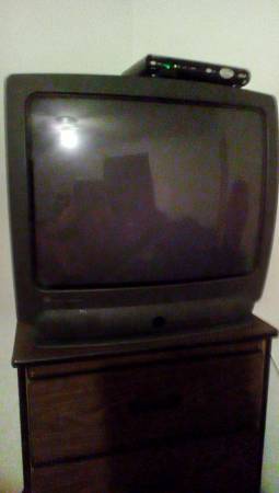 MUST SELL THIS WEEK 25 inch older TV