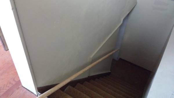 need handyman for flooring repair and hand rail repair (St Paul)