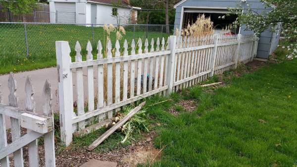 Need picket yard fence work done (East St. Paul)