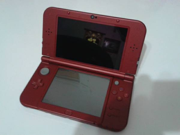 New 3DS XL RED LIKE NEW IN BOX