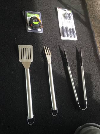 NEW A Great set of tools and grilling set