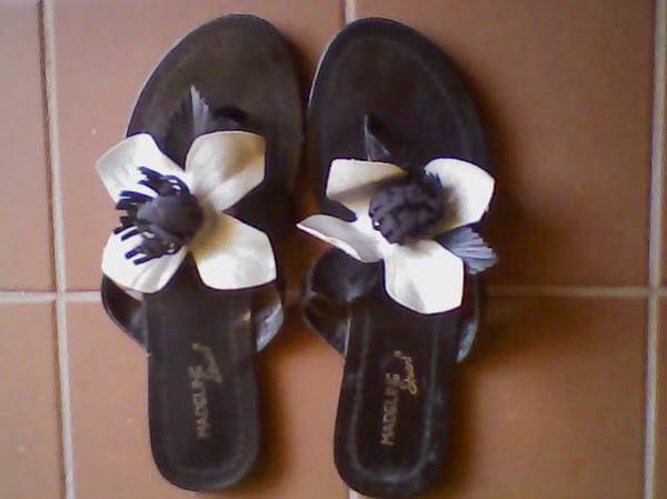 New Black Gray  White Womans Sandals Size 7