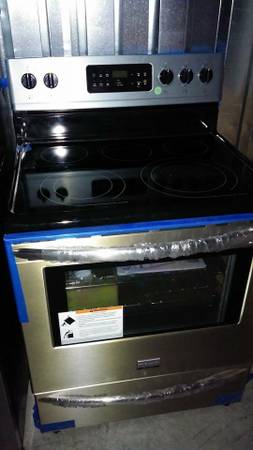 New Frigidaire Gallery Smooth top 5 element Convection range