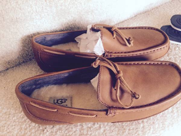 NEW IN BOX UGG SLIPPERS US 9
