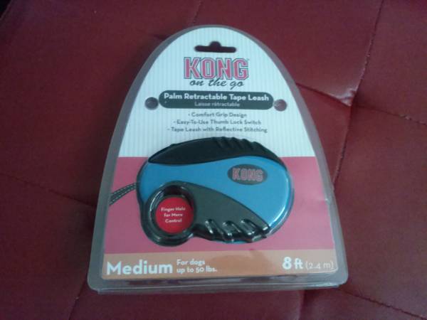 NEW medium retractable leash 15 (Altamonte Springs)