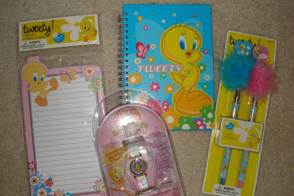 NEW Tweety Lot Watch, Fuzzy Pens, Journal, Notepad amp Size 6 Underwear