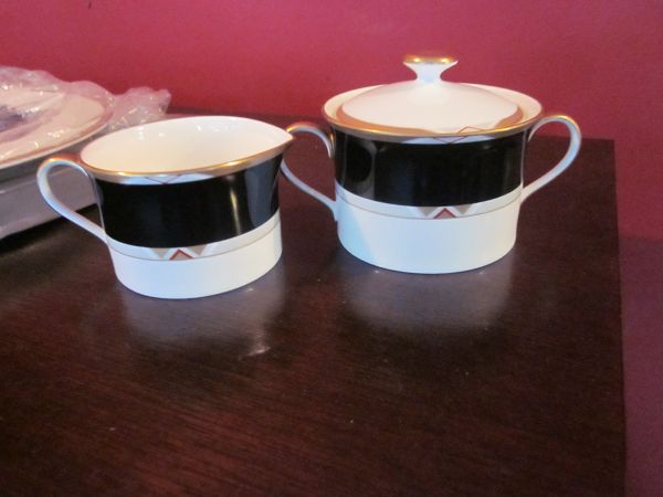 NIB Erte Deco Black 5pc Dinnerware Set w Creameramp Sugar (Gilbertsville)