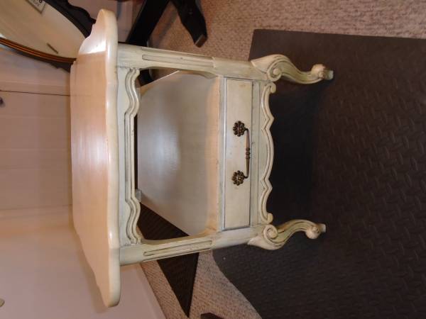 NIGHTSTANDSIDE TABLE FRENCH WHITE