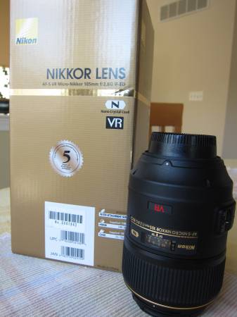 Nikon VR Micro 105mm f2.8G Lens (2 Months Old USA version)