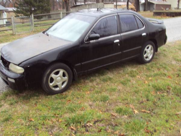 Nissan Altima parts car 1997 (fayetteville)