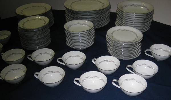 Noritake  China Service for 12 Graywood Pattern 91 Pieces Total Mint