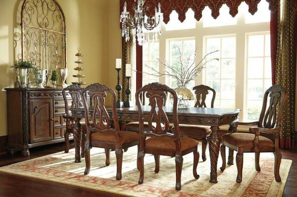 North Shore Dining Table Set. SE HABLA ESPANOL. Quality Craftsmanship