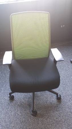 OFFICE CLOSING 20 BEAUTIFUL MATCHING HIGHMARK ROLLING OFFICE CHAIRS