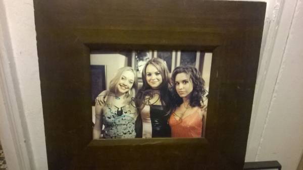 ORIGINAL SIGNED PHOTO OF LINDSEY  LOHAN WITH THE BAD GIRLS