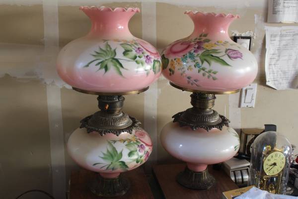 Pair of antique Gone with the wind style lamps