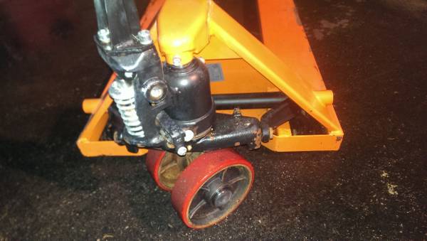 PALLET JACK 5500LB CAPACITY LOW USE NICE upgraded