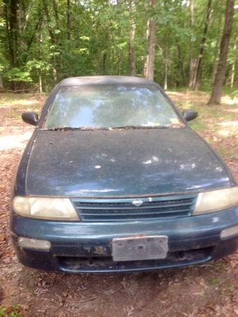 Parting out 1995 Nissan Altima