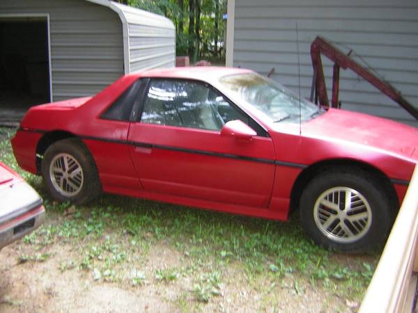 PARTING OUT (2) COMPLETE 1986 PONTIAC FIEROS