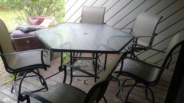 Patio SetBarely used6 Captain Chairs