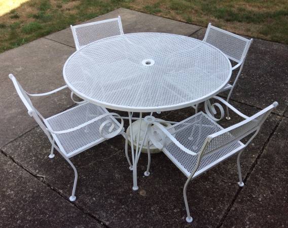 Patio Table and 4 Chairs