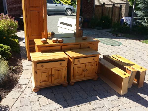 Pine wood dresser set