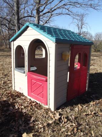 playhouse delivery available    little tikes step2   3