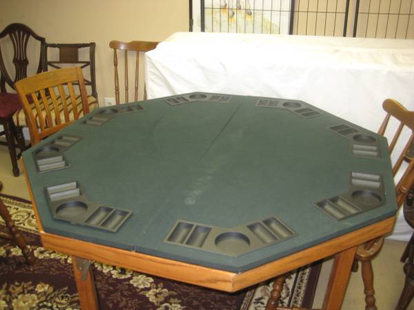 Poker table cover octagaonal