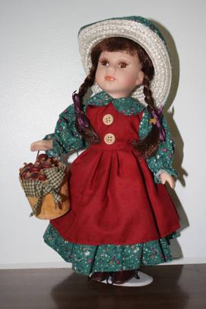 PORCELAIN DOLL SWEET COUNTRY GIRL