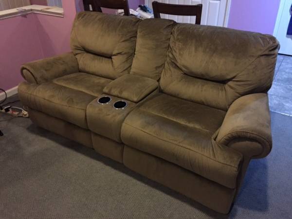 Power reclining chairs w console (Great Kills, SI)