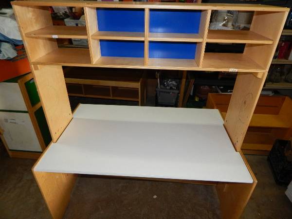 PRESCHOOL DESK (Grand Prairie)