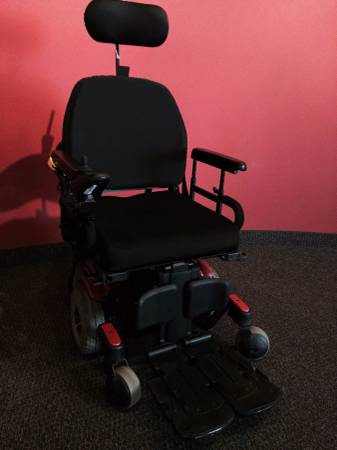 Quantum 610 Series Power Wheelchair