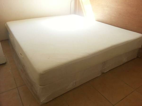 Queen amp King Cal KingTEMPURPEDIC Bed  LikeNew