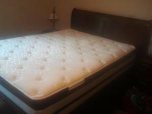 Queen hampton and rhodes mattress and box spring