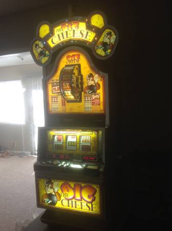 Real casino style slot machine with bonus game. The big cheese