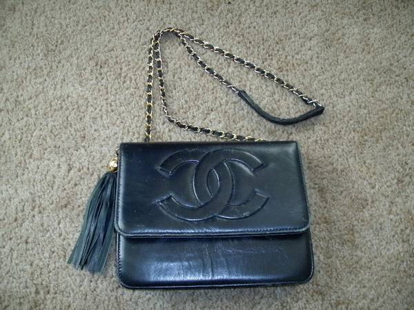 real chanel  handbag  womens (excellent)