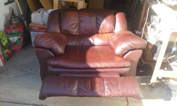 Reclining leather Chair