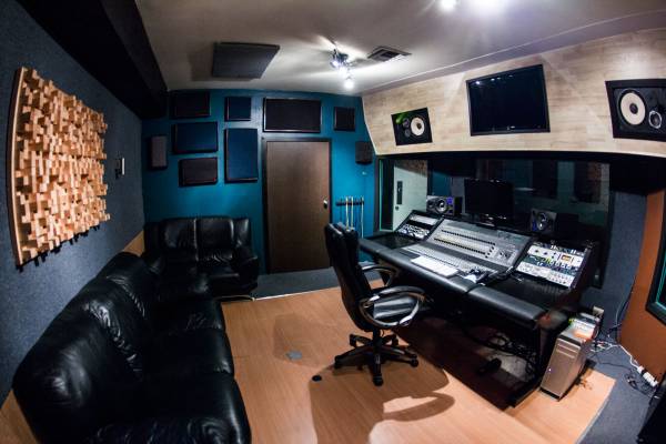 RECORD YOUR VOCALS  Pro Recording Studio