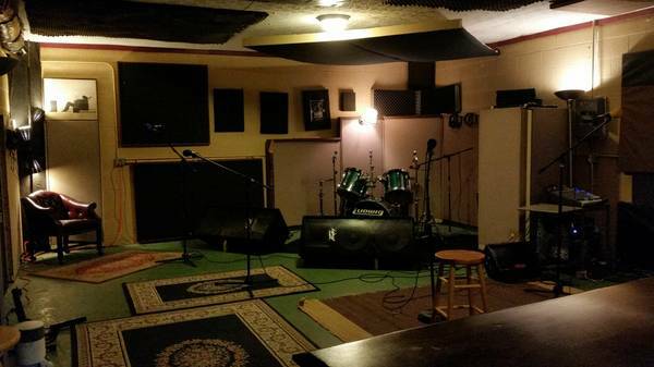recording rehearsing studio (Painesville, Ohio)