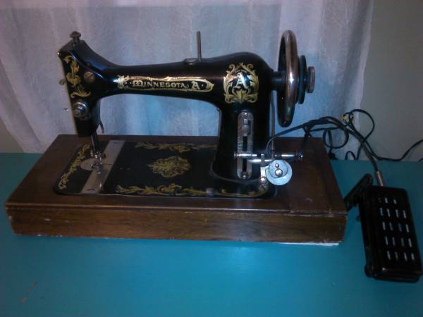 REDUCED  Minnesota A Sewing Machine